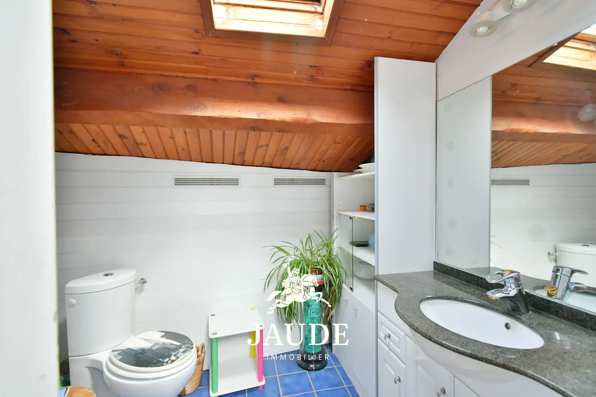 Maison de bourg à Ceyrat 100m² avec garage et cave, à rénover 