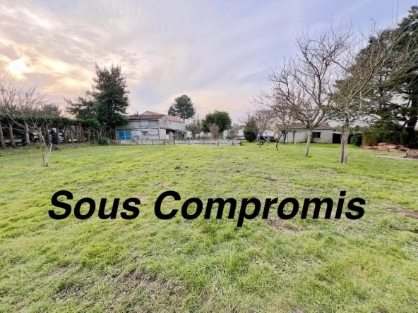 Terrain constructible de 757 m² au Le Pallet, proche gare