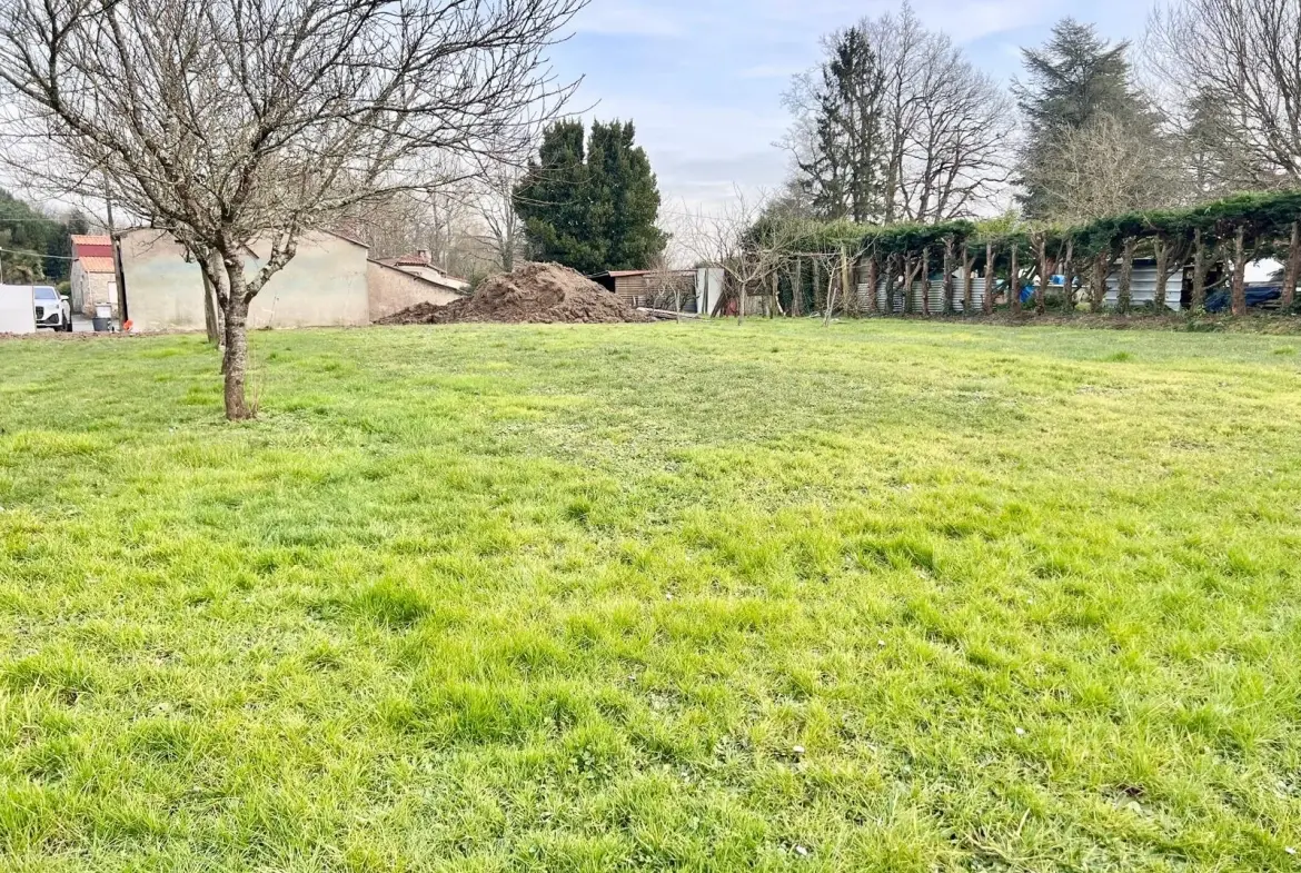 Terrain constructible de 757 m² au Le Pallet, proche gare 