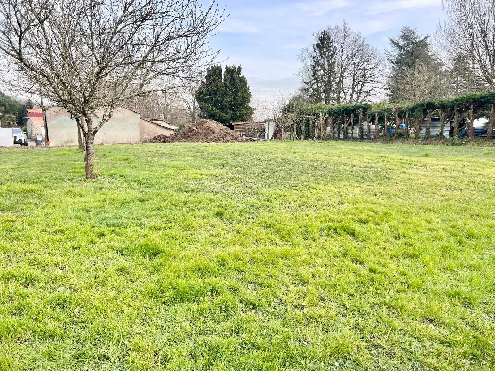 Terrain constructible de 757 m² au Le Pallet, proche gare 