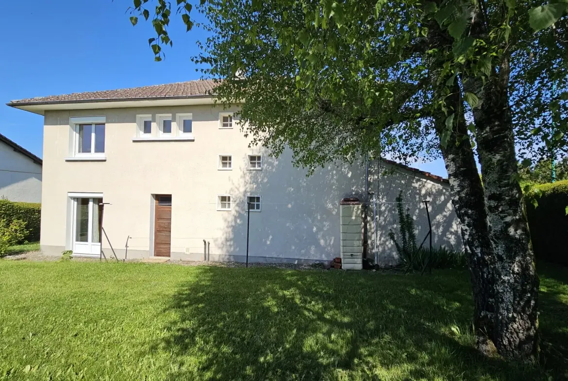 Grande maison à Naucelles avec 5 chambres et garage - 1973 