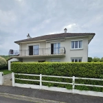 Grande maison à Naucelles avec 5 chambres et garage - 1973