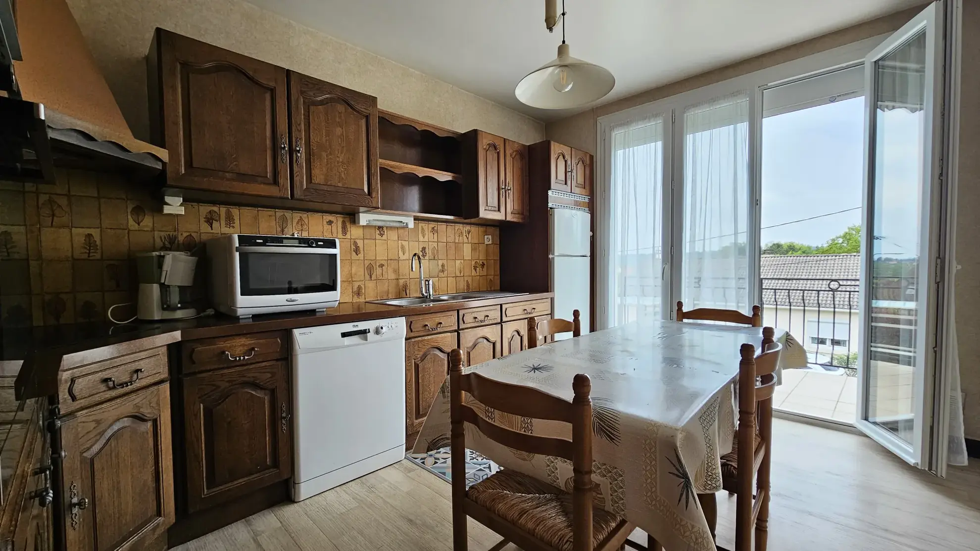 Grande maison à Naucelles avec 5 chambres et garage - 1973 