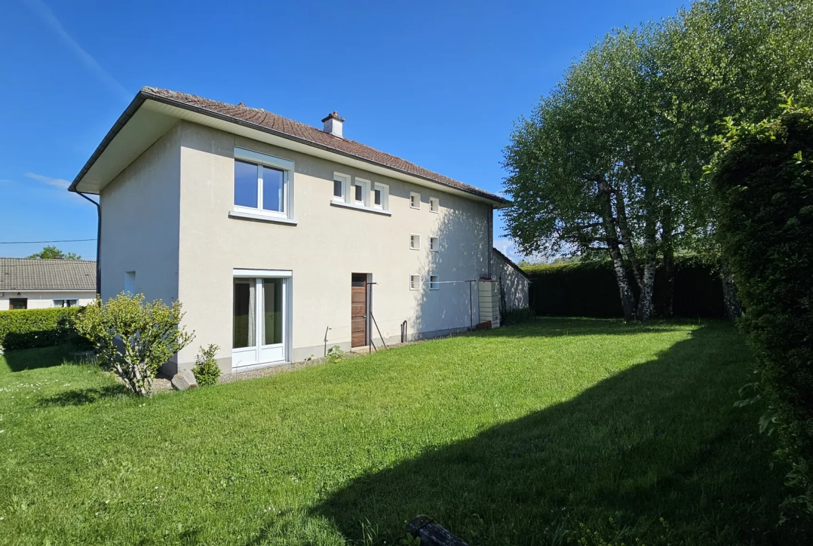 Grande maison à Naucelles avec 5 chambres et garage - 1973 
