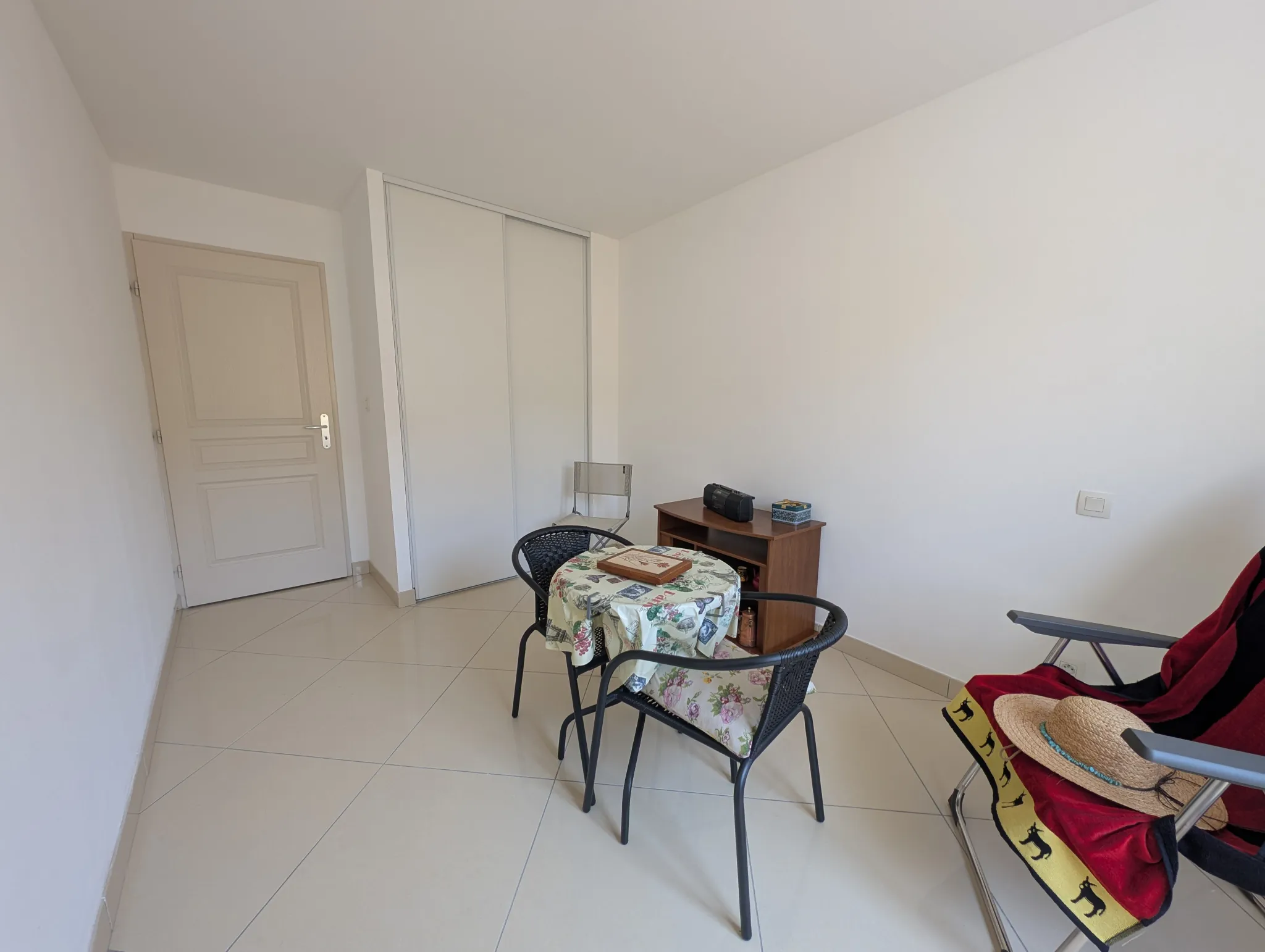 Bel appartement de plain-pied à Lézignan-Corbières avec parking et terrasse 