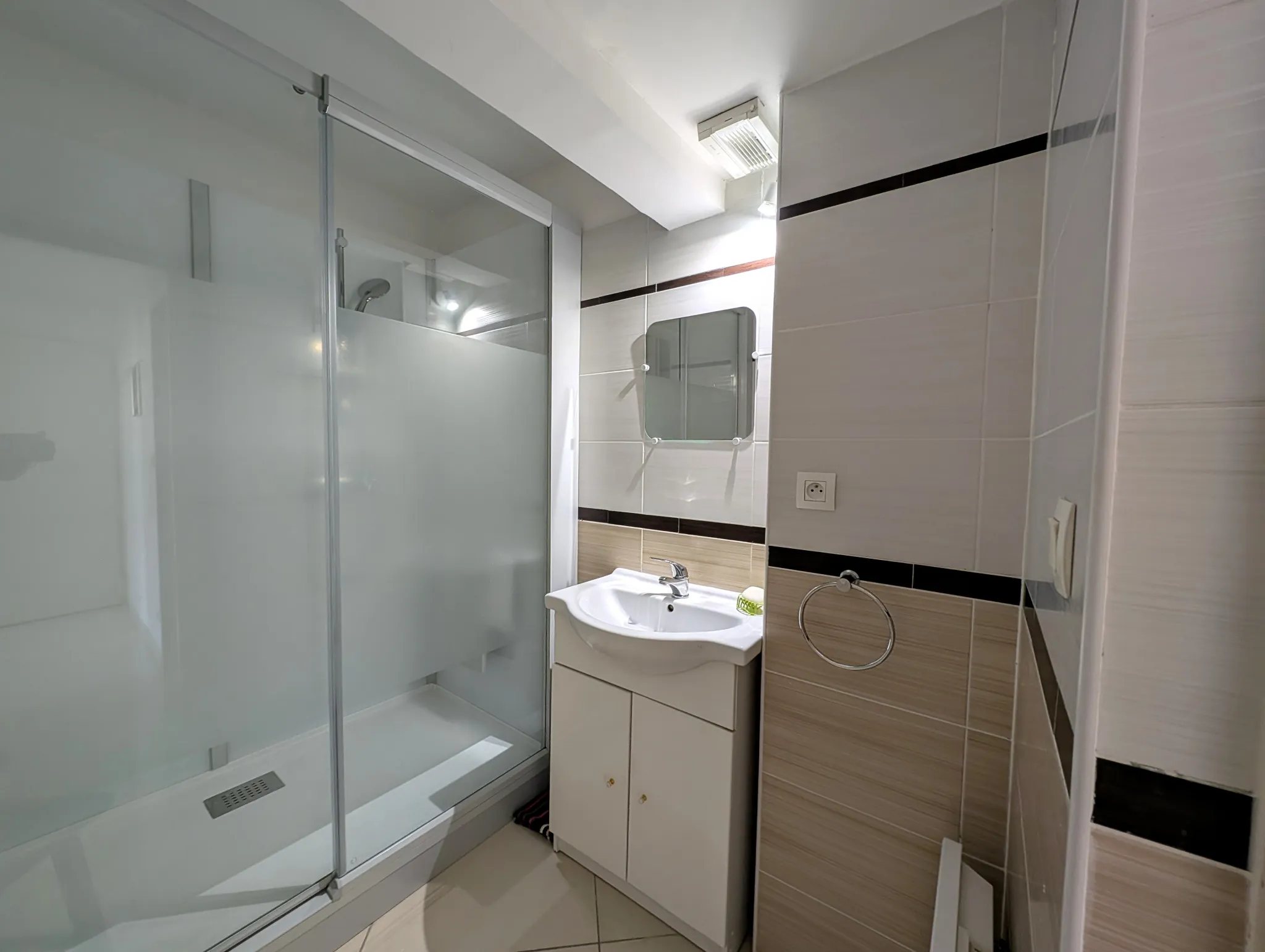 Bel appartement de plain-pied à Lézignan-Corbières avec parking et terrasse 