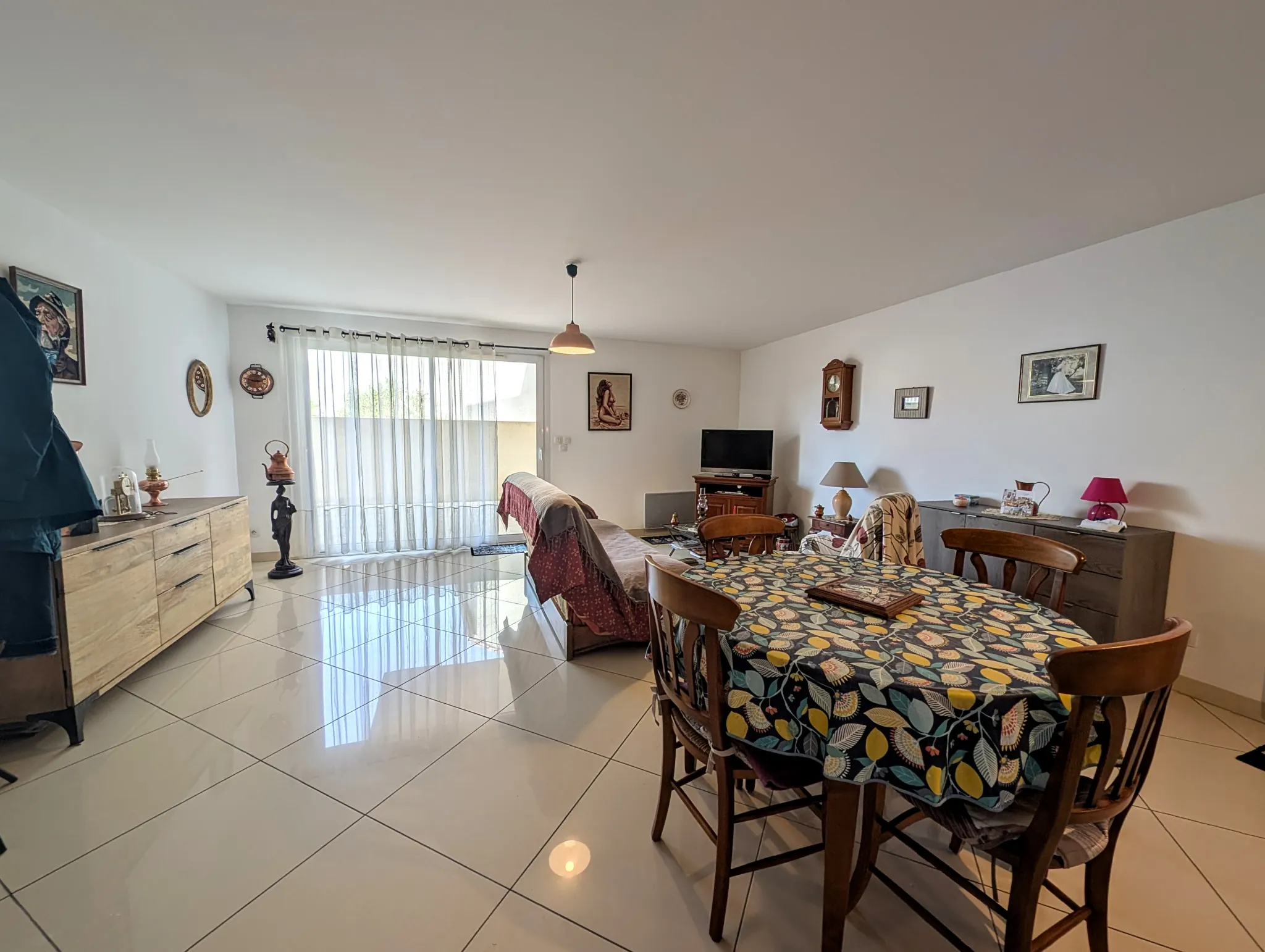 Bel appartement de plain-pied à Lézignan-Corbières avec parking et terrasse 