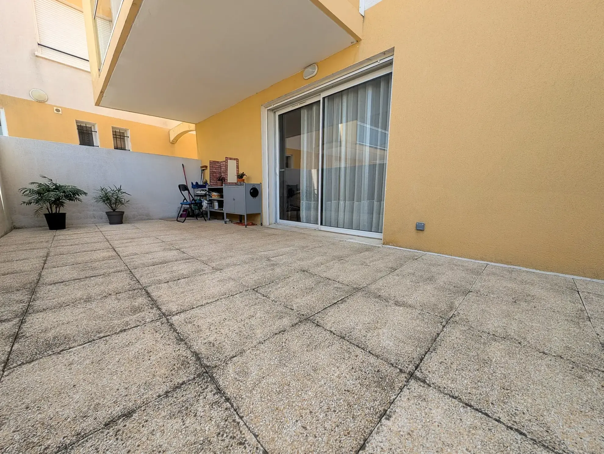 Bel appartement de plain-pied à Lézignan-Corbières avec parking et terrasse 