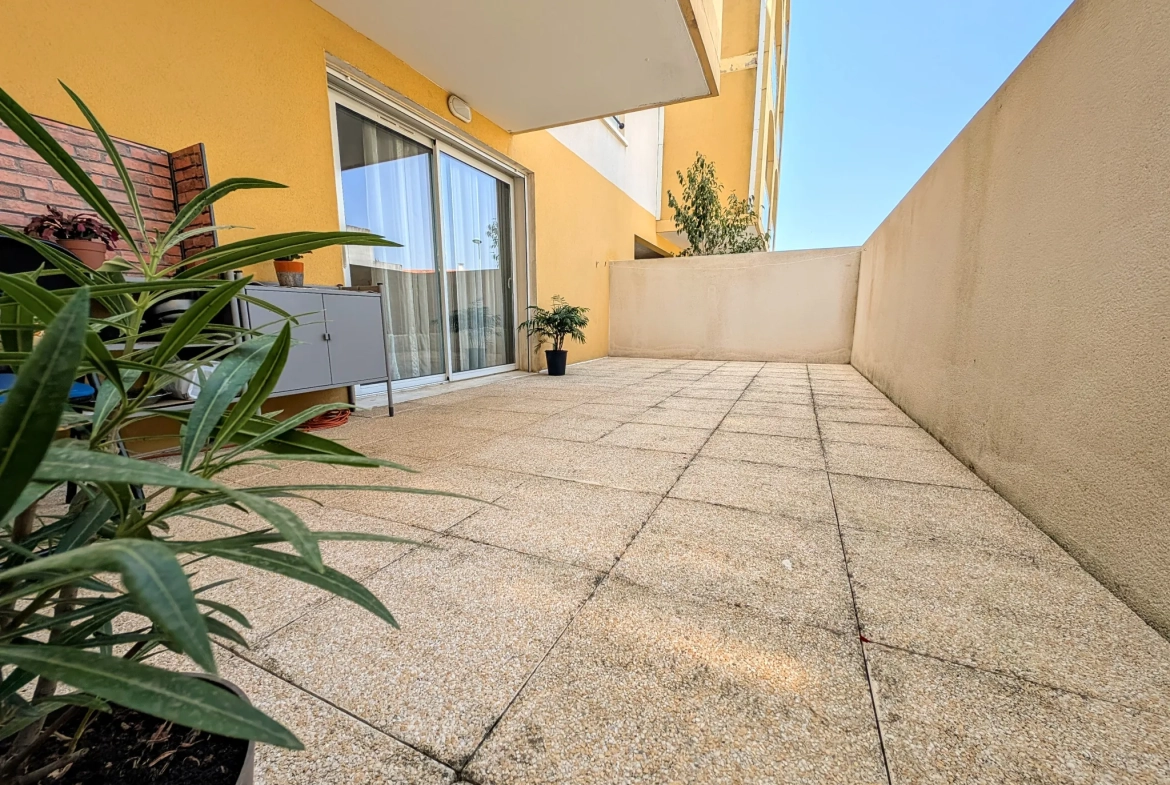 Bel appartement de plain-pied à Lézignan-Corbières avec parking et terrasse 