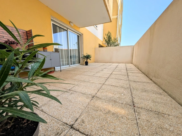 Bel appartement de plain-pied à Lézignan-Corbières avec parking et terrasse