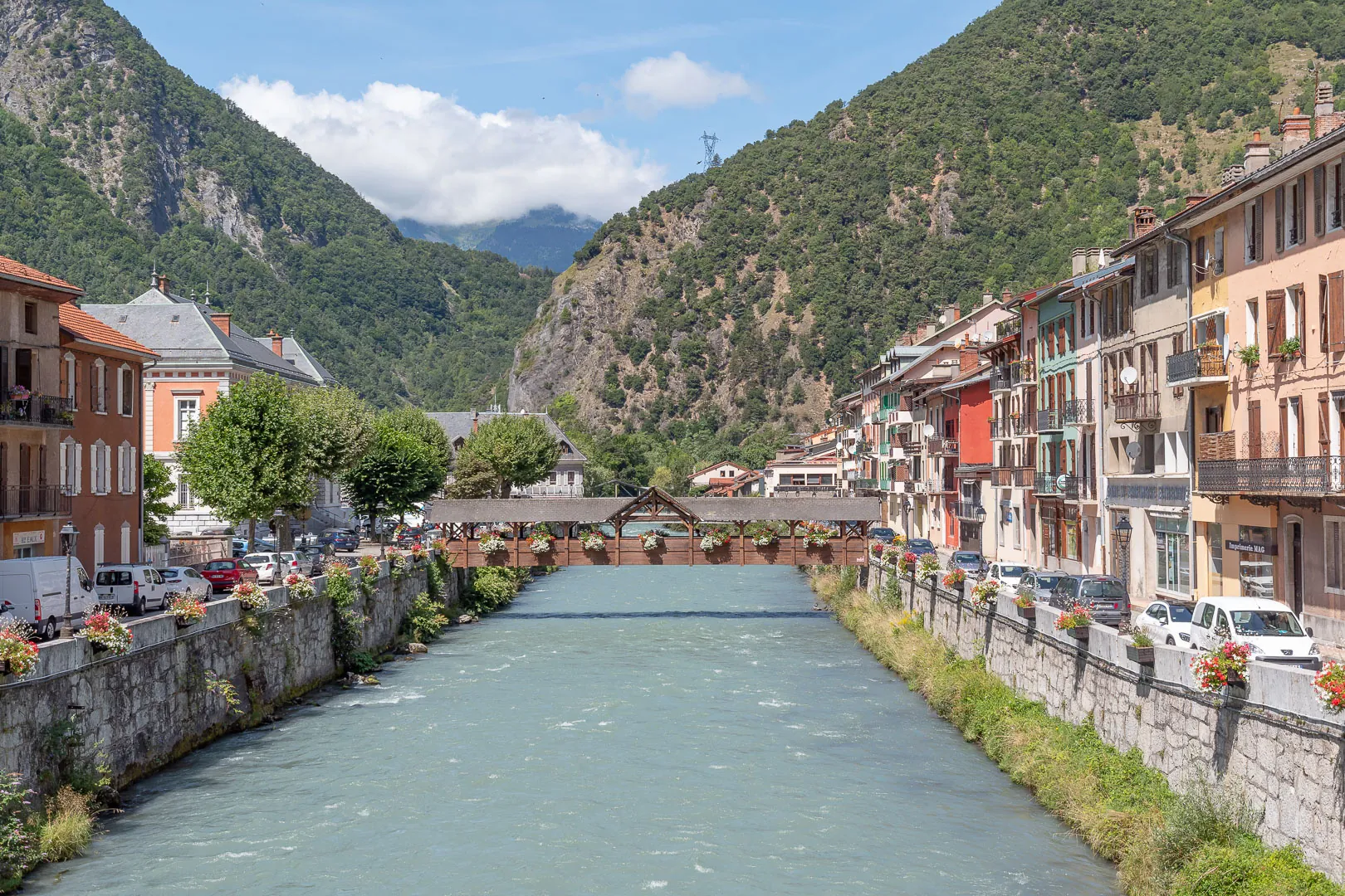 Appartement duplex T4 à Moutiers avec terrasse et stationnement sécurisé 