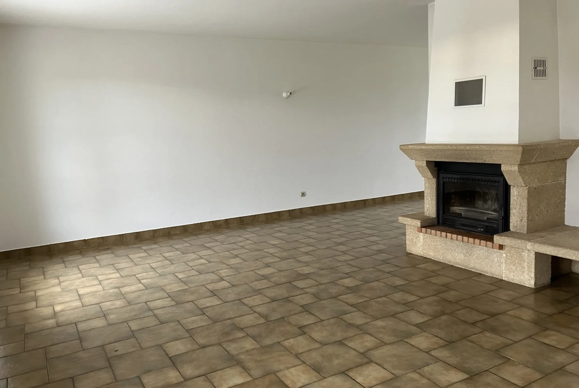 Maison plain-pied à vendre à La Rocheñard, grand terrain, calme, proche Niort et La Rochelle 