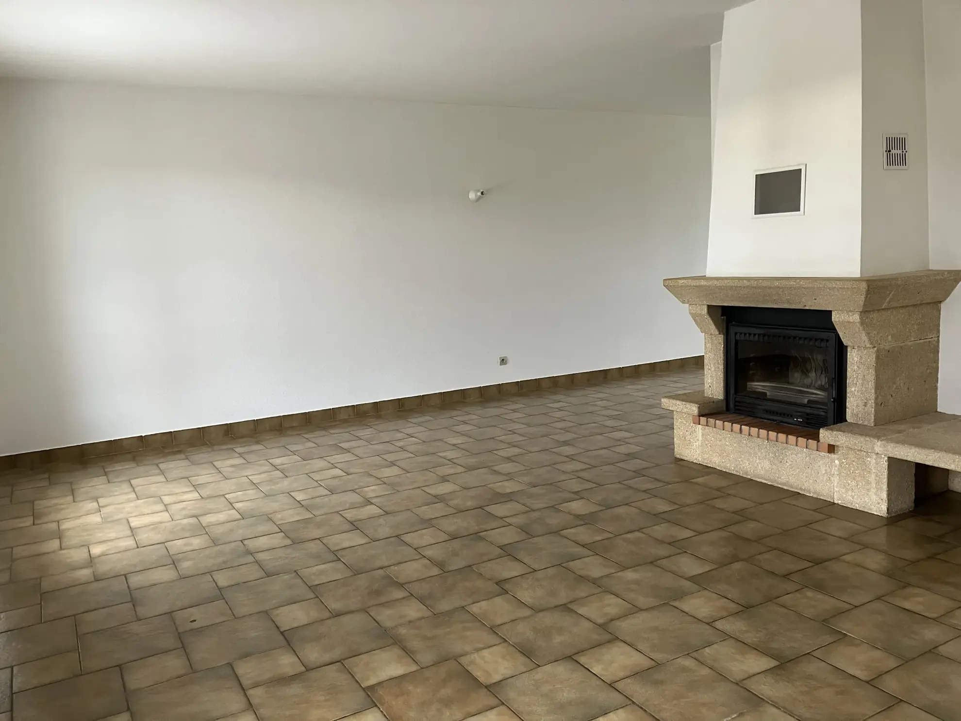 Maison plain-pied à vendre à La Rocheñard, grand terrain, calme, proche Niort et La Rochelle 