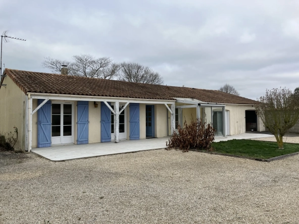 Maison plain-pied à vendre à La Rocheñard, grand terrain, calme, proche Niort et La Rochelle