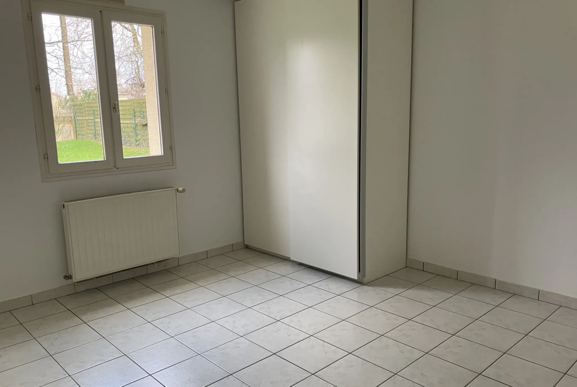 Maison plain-pied à vendre à La Rocheñard, grand terrain, calme, proche Niort et La Rochelle 