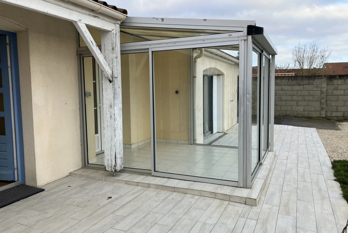 Maison plain-pied à vendre à La Rocheñard, grand terrain, calme, proche Niort et La Rochelle 