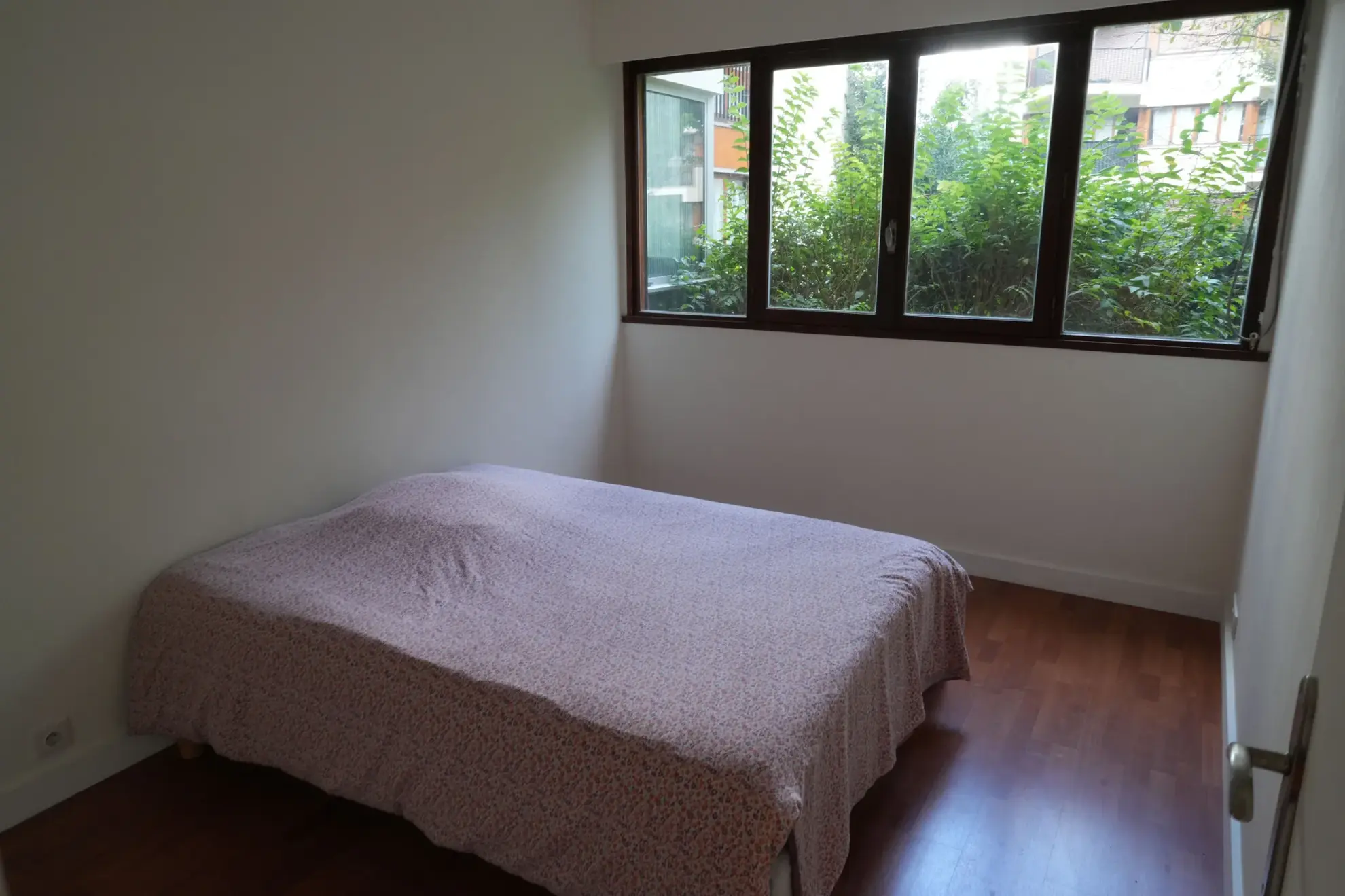 Appartement 2 pièces au Le Chesnay avec loggia, cave et box – Vue sur square 