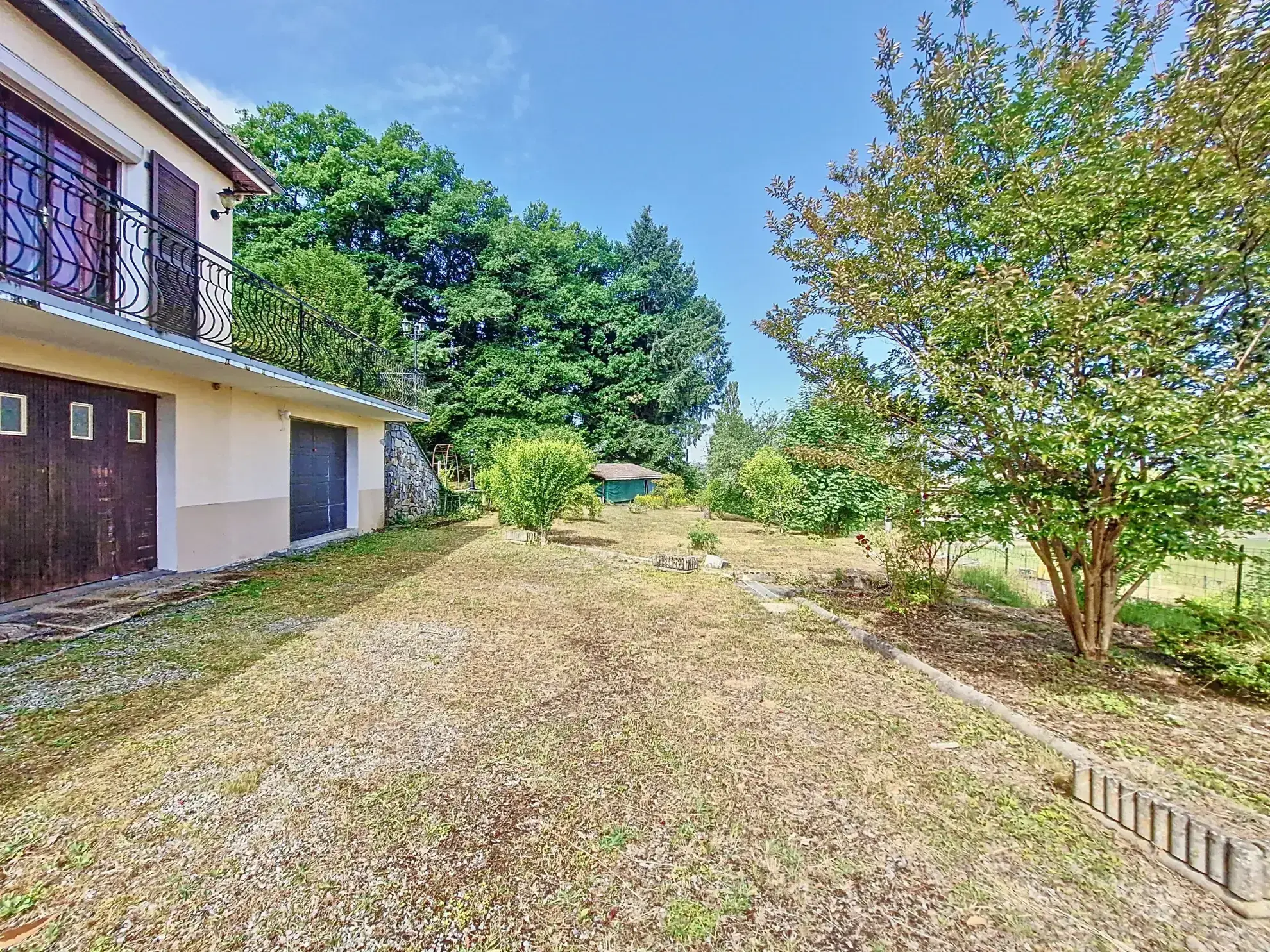 Maison à Bourganeuf avec terrasse, 3 chambres et sous-sol aménagé 