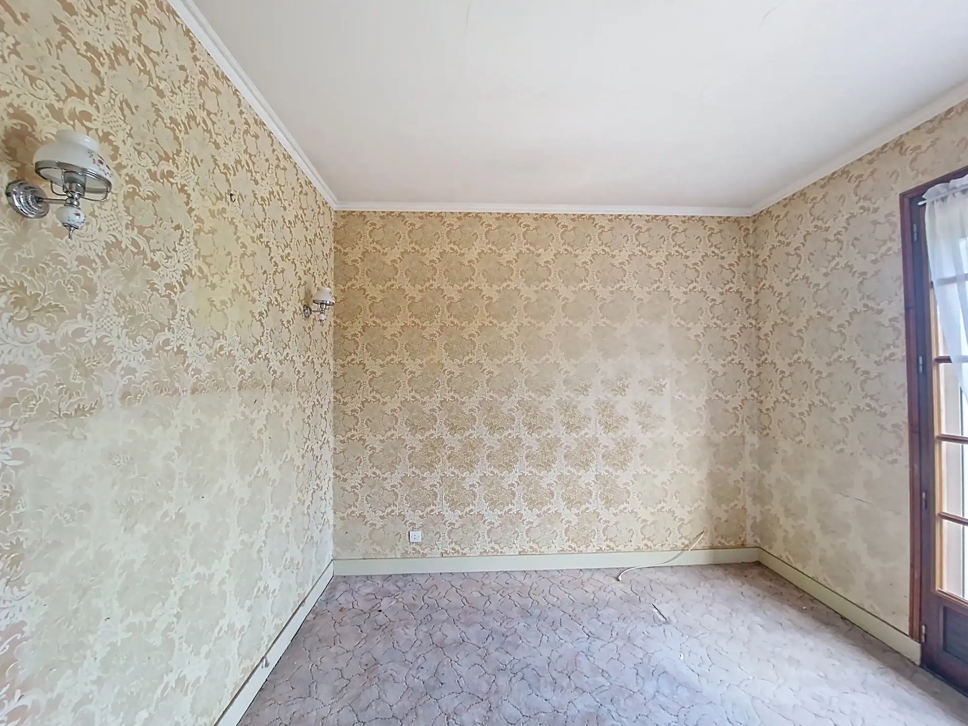 Maison à Bourganeuf avec terrasse, 3 chambres et sous-sol aménagé 