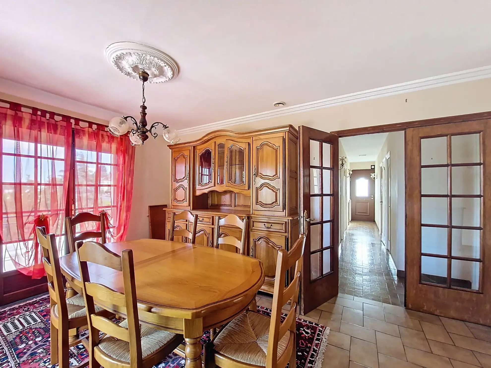 Maison à Bourganeuf avec terrasse, 3 chambres et sous-sol aménagé 