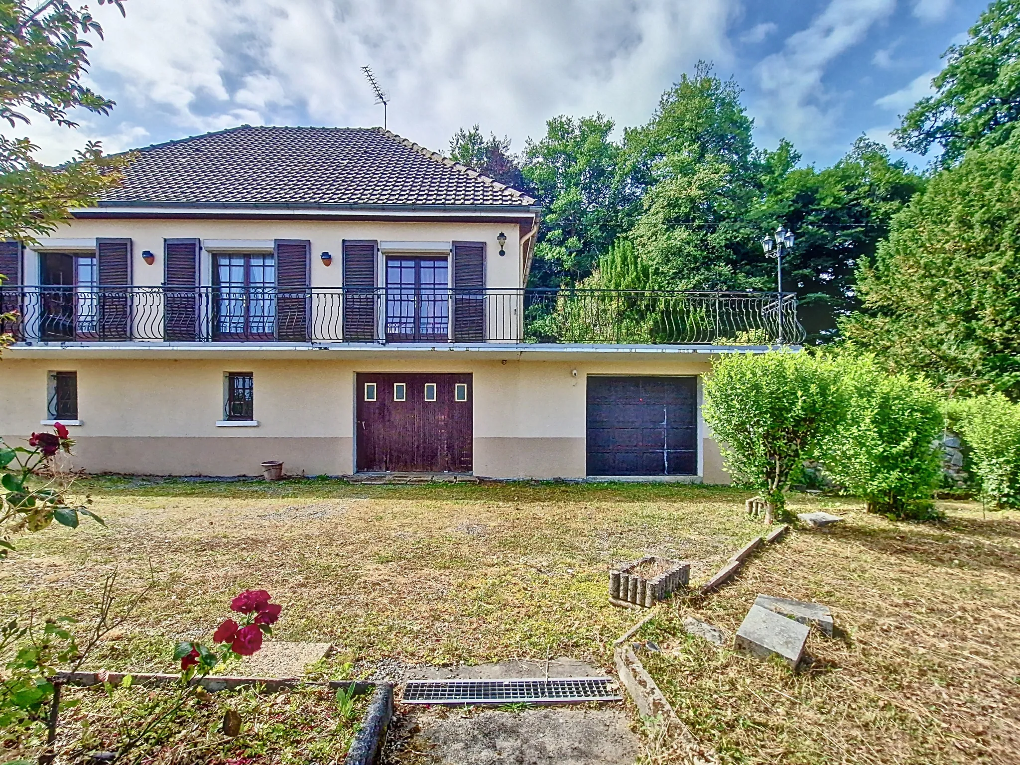 Maison à Bourganeuf avec terrasse, 3 chambres et sous-sol aménagé 