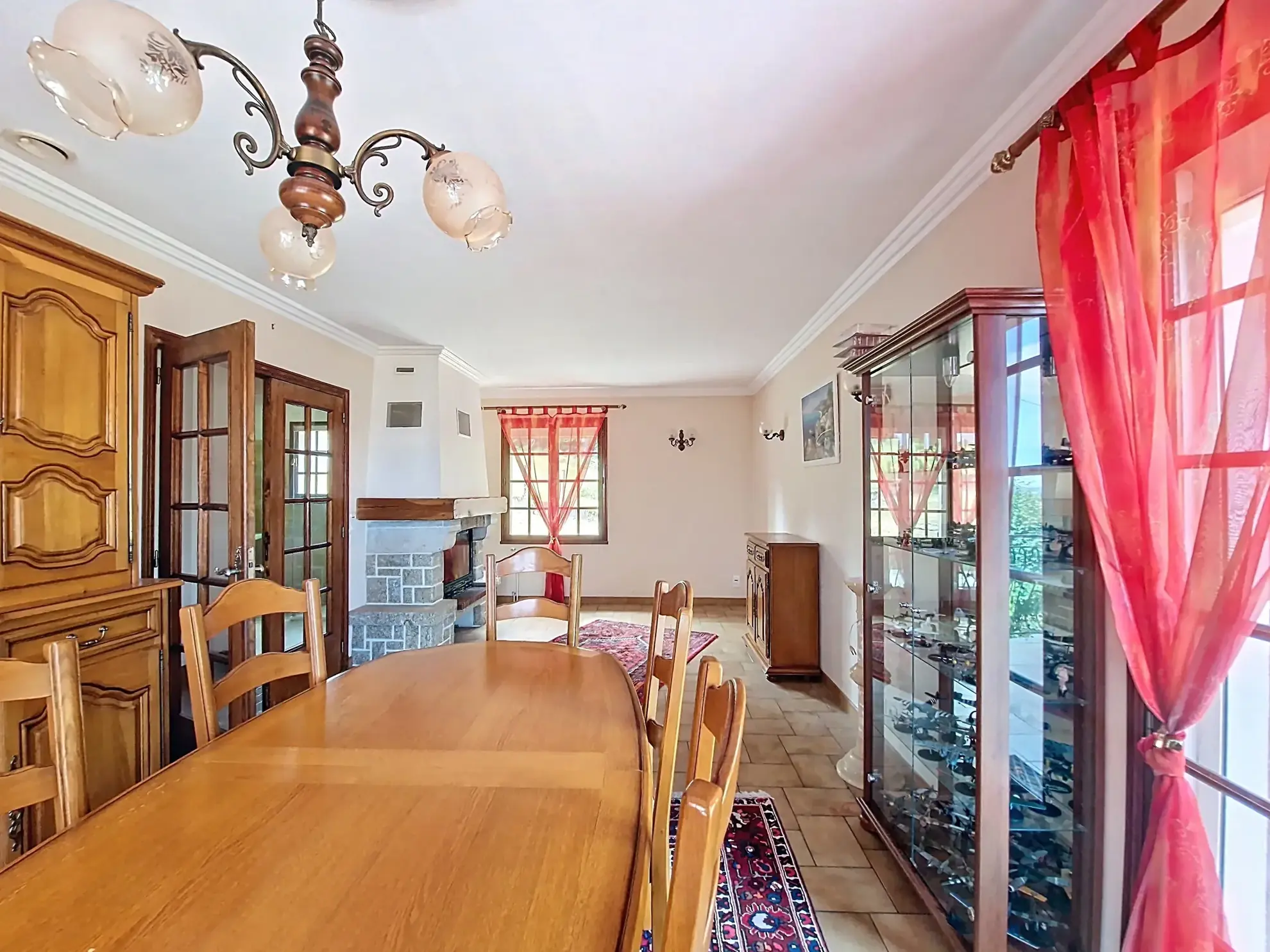 Maison à Bourganeuf avec terrasse, 3 chambres et sous-sol aménagé 