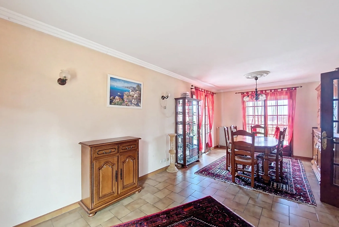 Maison à Bourganeuf avec terrasse, 3 chambres et sous-sol aménagé 