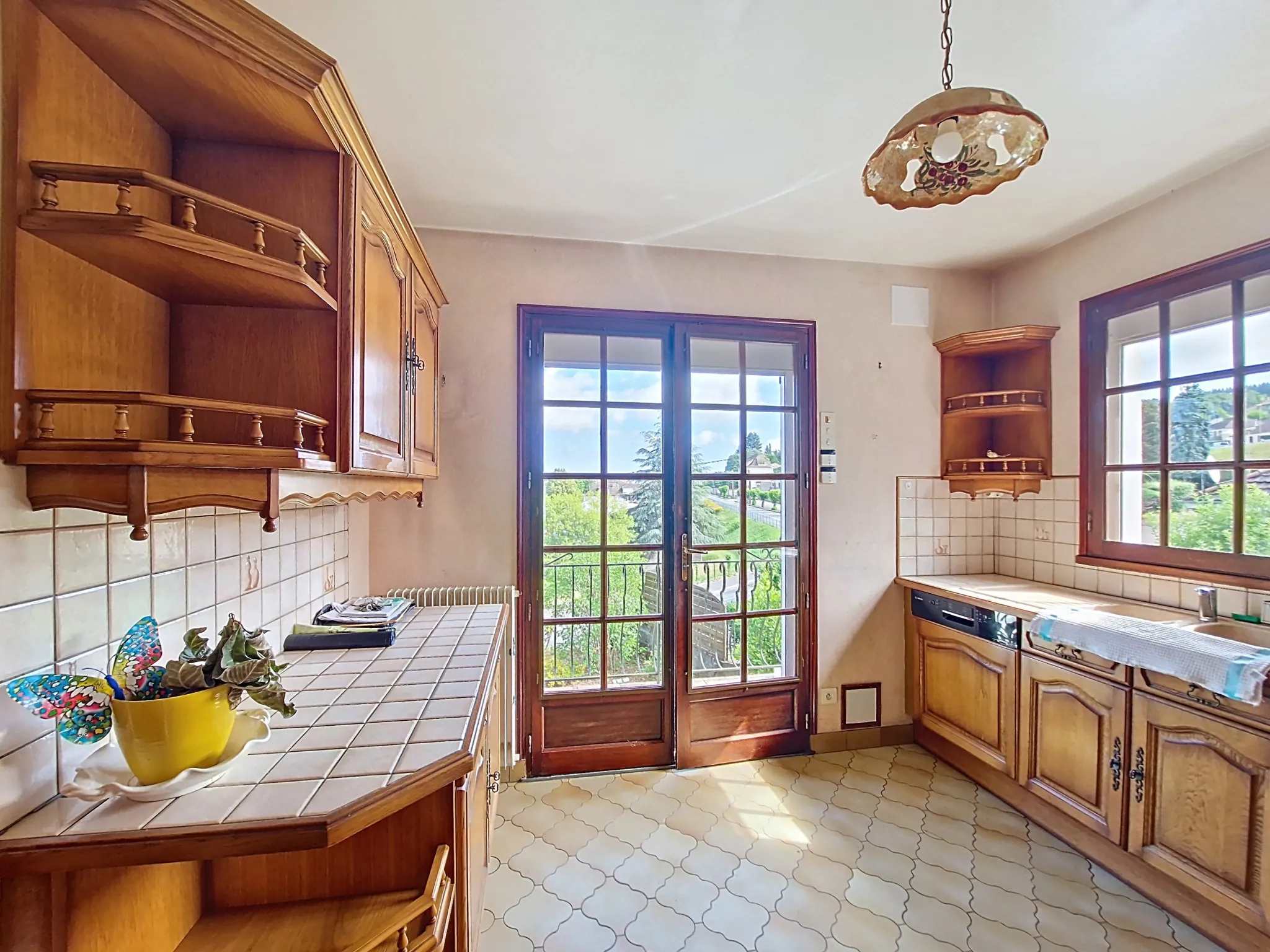 Maison à Bourganeuf avec terrasse, 3 chambres et sous-sol aménagé 
