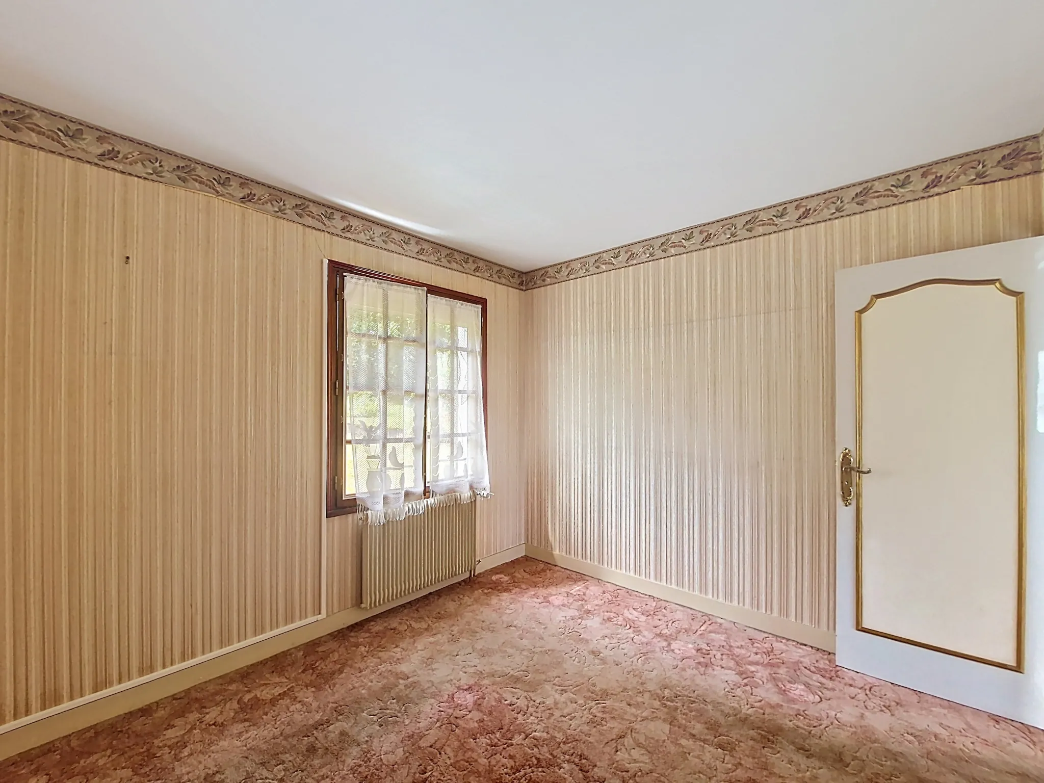 Maison à Bourganeuf avec terrasse, 3 chambres et sous-sol aménagé 