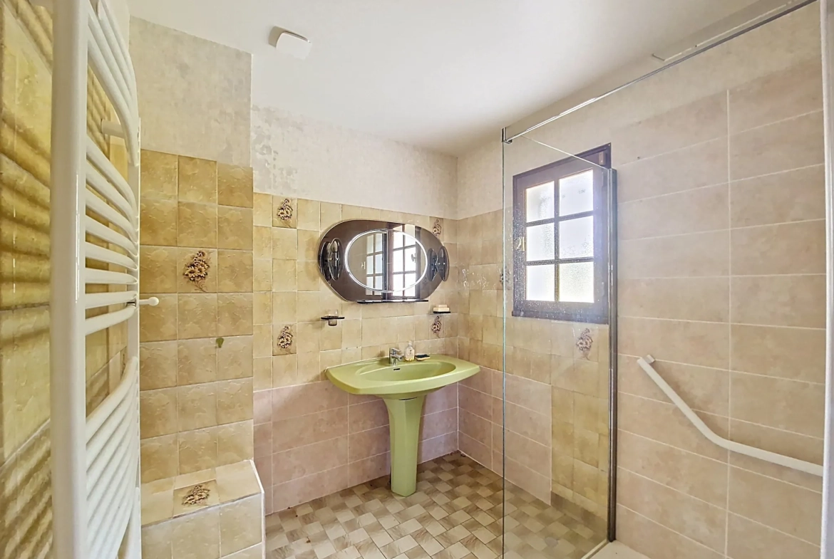 Maison à Bourganeuf avec terrasse, 3 chambres et sous-sol aménagé 