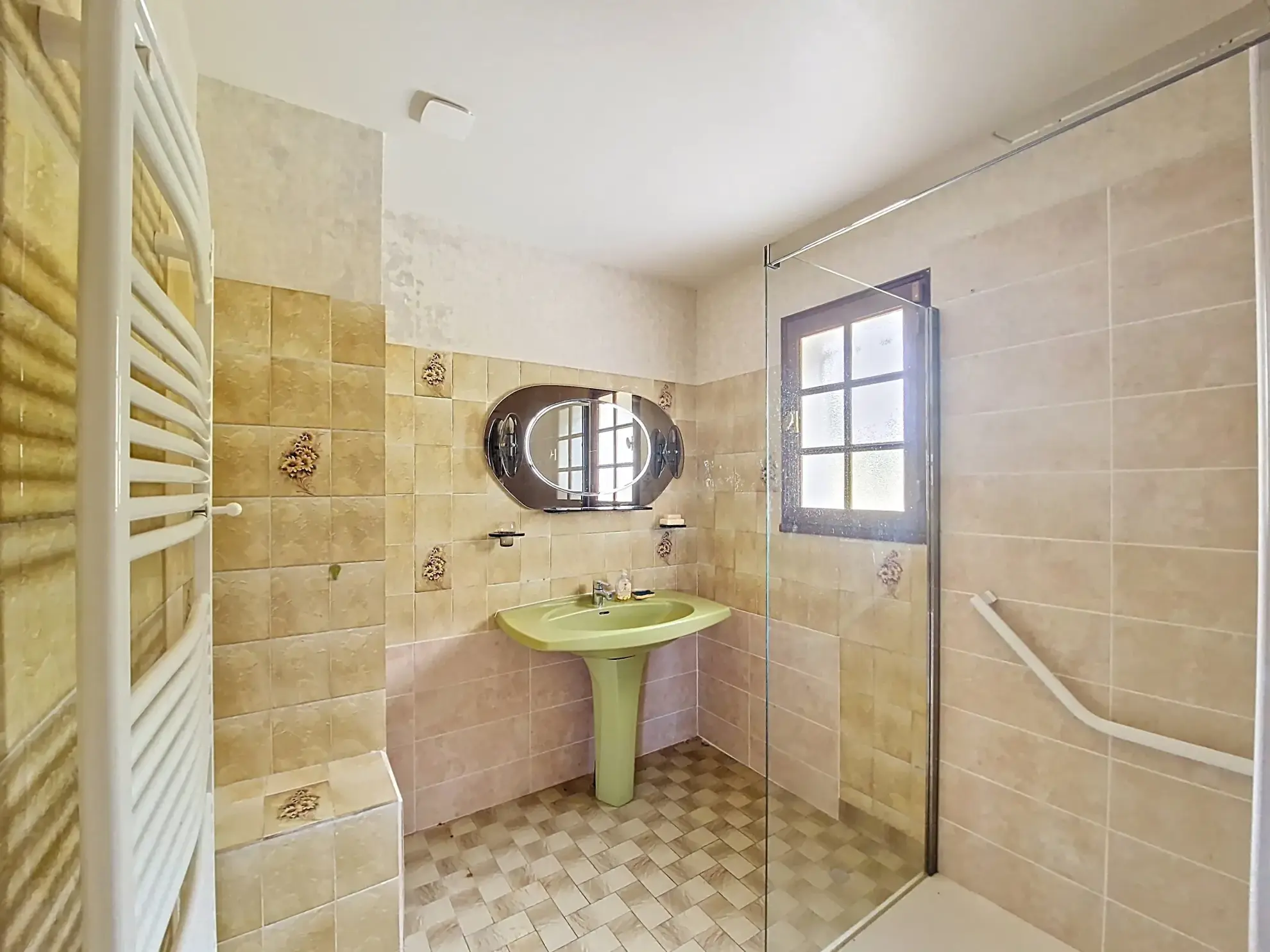 Maison à Bourganeuf avec terrasse, 3 chambres et sous-sol aménagé 