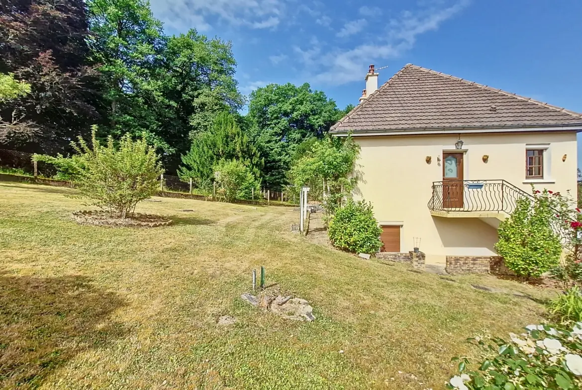 Maison à Bourganeuf avec terrasse, 3 chambres et sous-sol aménagé 