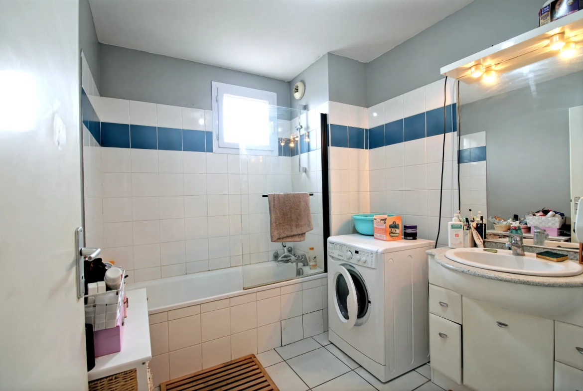 Appartement T3 avec terrasse et piscine à Agen - Dernier étage 