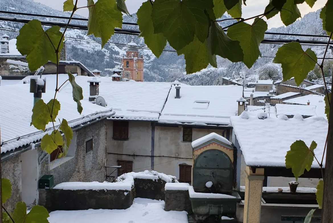 Appartement lumineux de 130 m2 avec terrasse à Tende, village paisible 