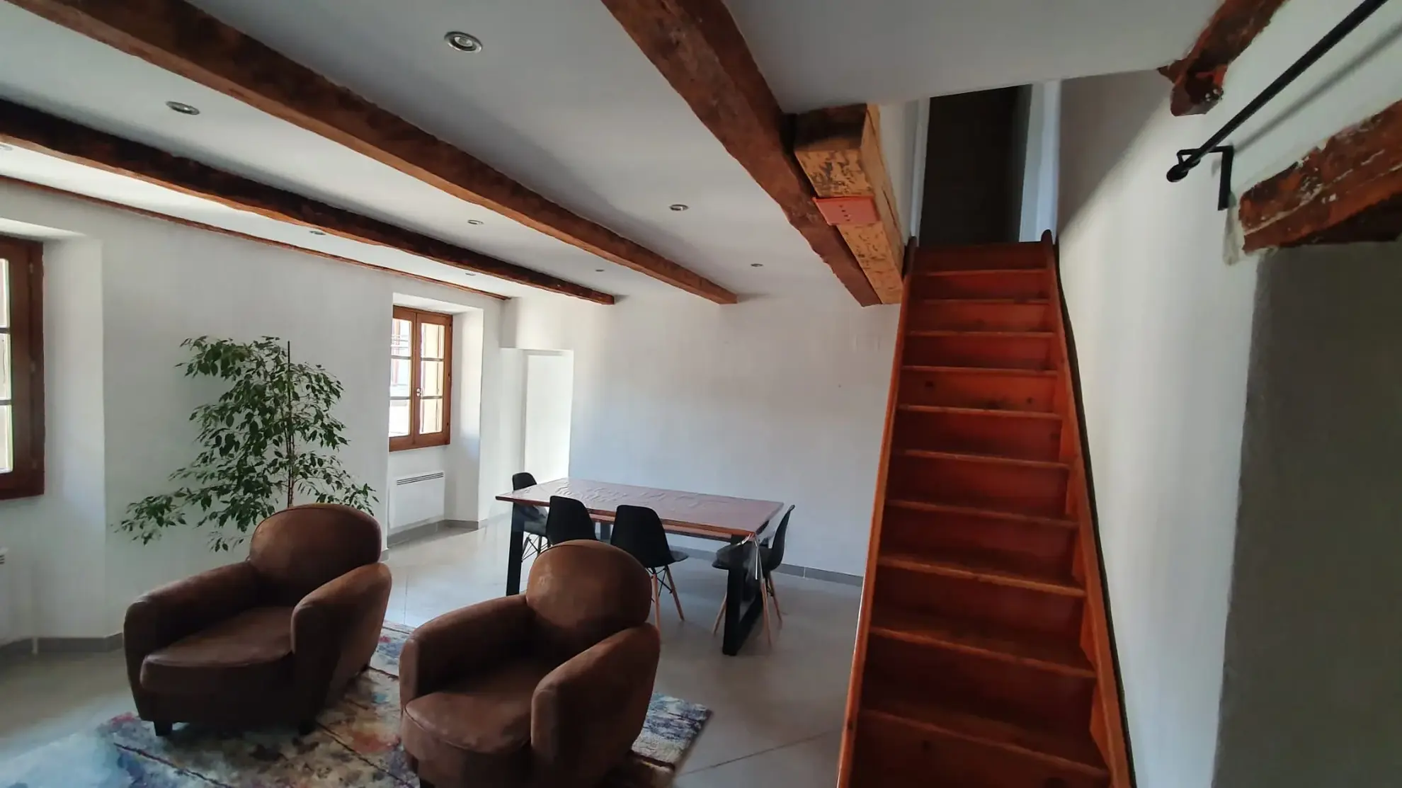 Appartement lumineux de 130 m2 avec terrasse à Tende, village paisible 