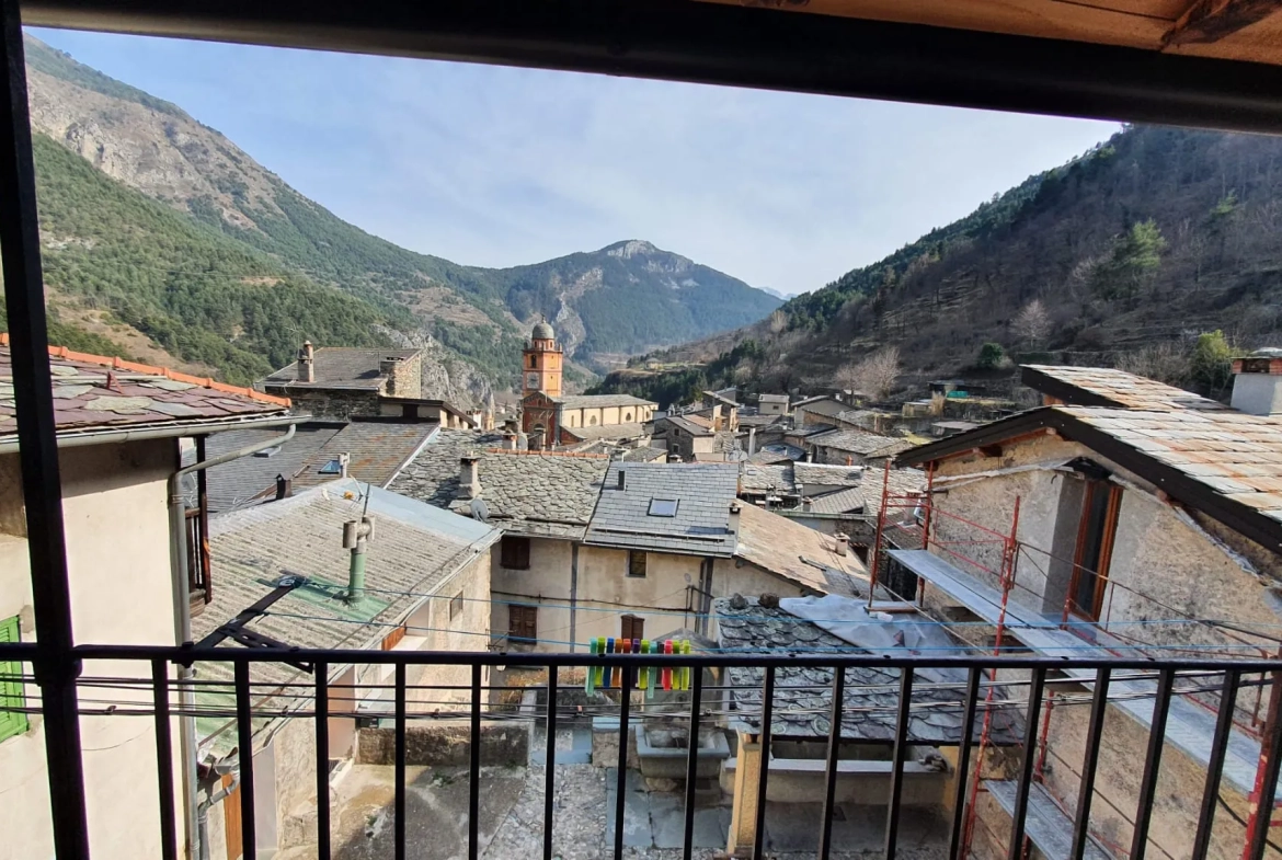 Appartement lumineux de 130 m2 avec terrasse à Tende, village paisible 