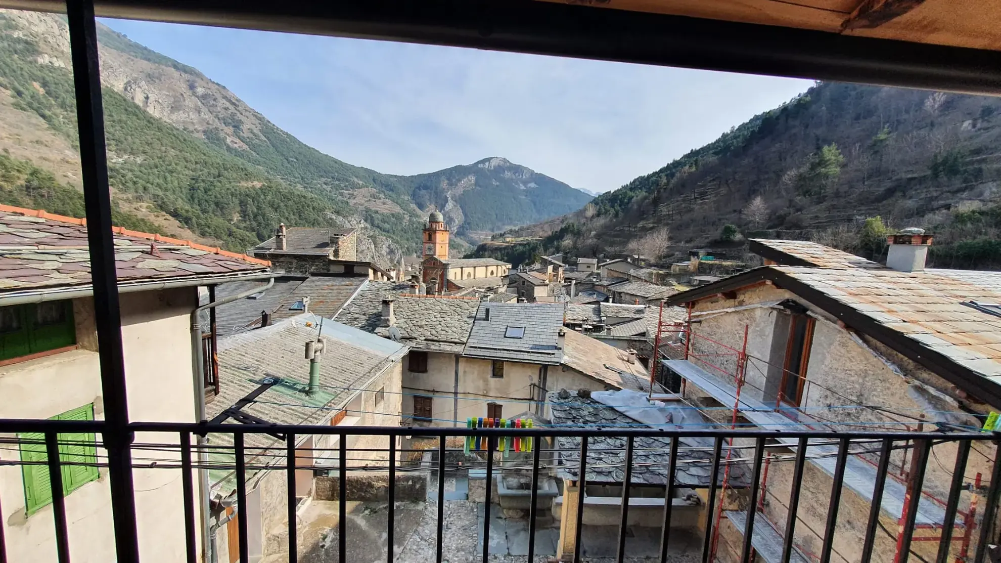 Appartement lumineux de 130 m2 avec terrasse à Tende, village paisible 