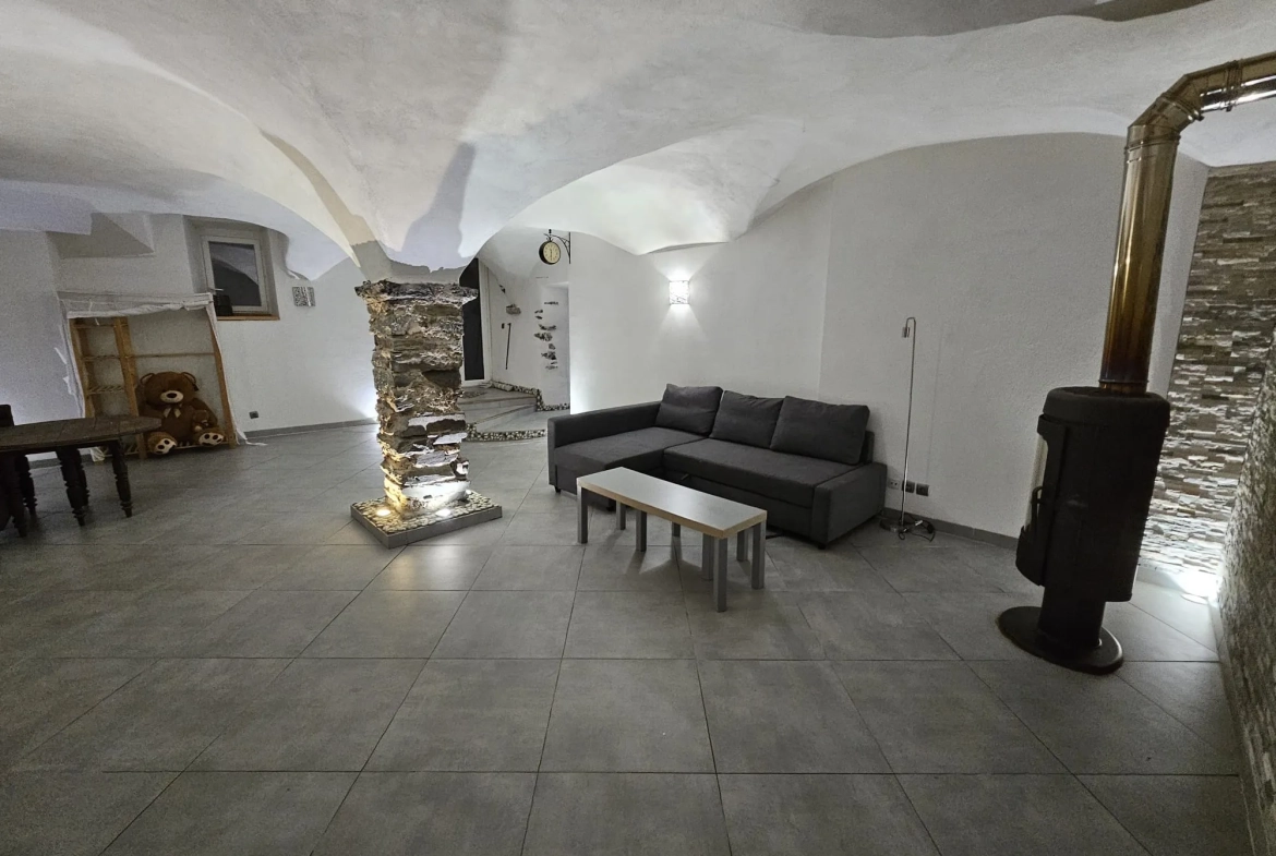 Appartement lumineux de 130 m2 avec terrasse à Tende, village paisible 