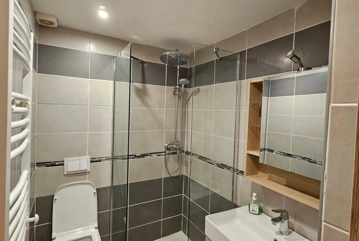 Appartement lumineux de 130 m2 avec terrasse à Tende, village paisible 