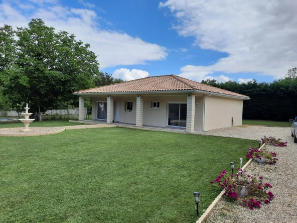 Maison moderne de 109 m² à Frontenac, proche Bordeaux, terrain clos
