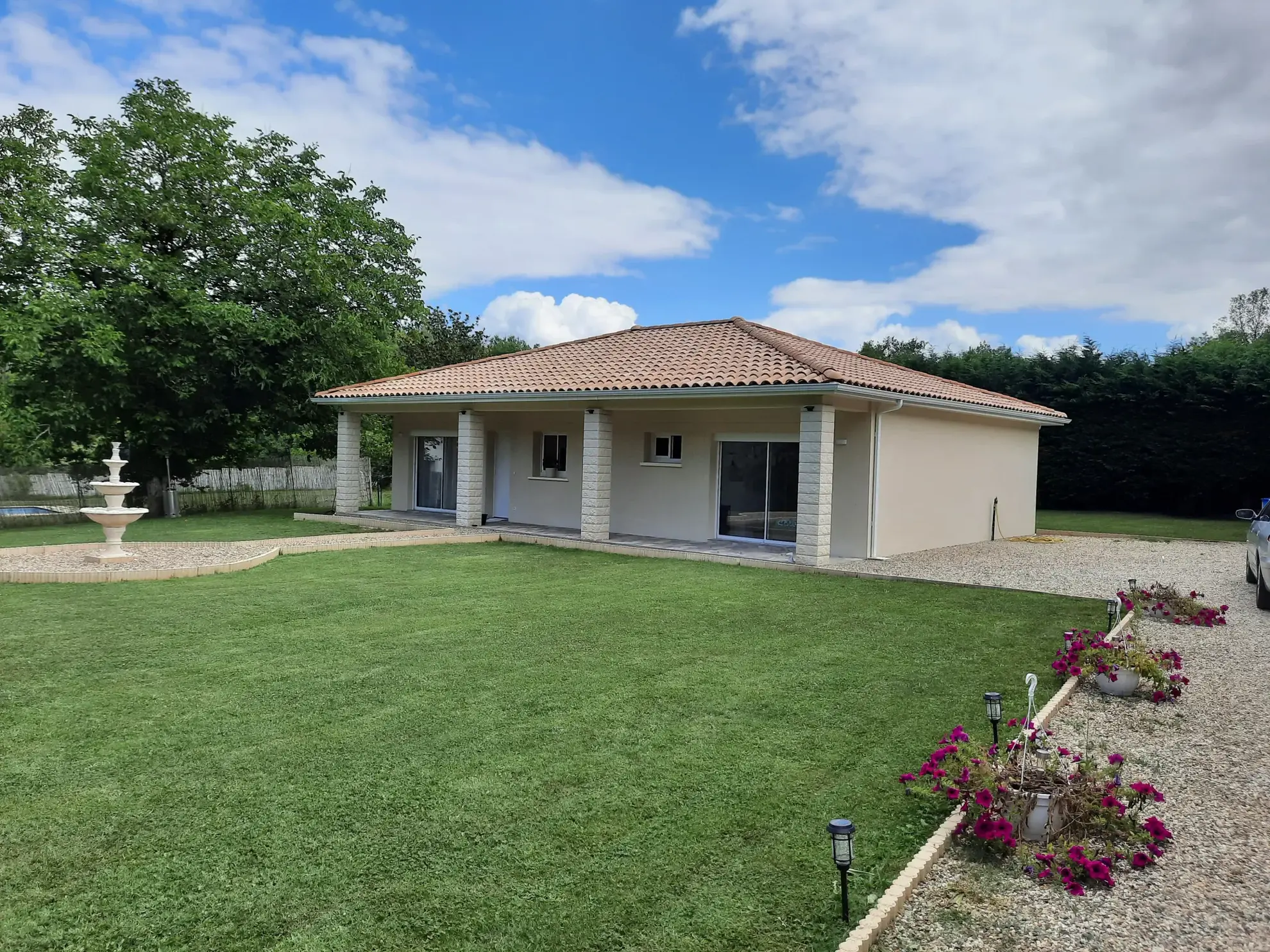 Maison moderne de 109 m² à Frontenac, proche Bordeaux, terrain clos 