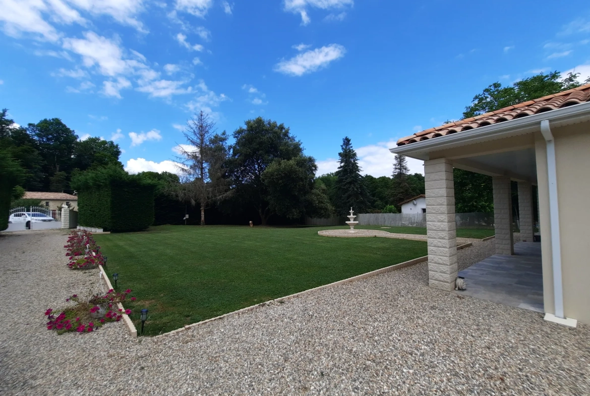 Maison moderne de 109 m² à Frontenac, proche Bordeaux, terrain clos 