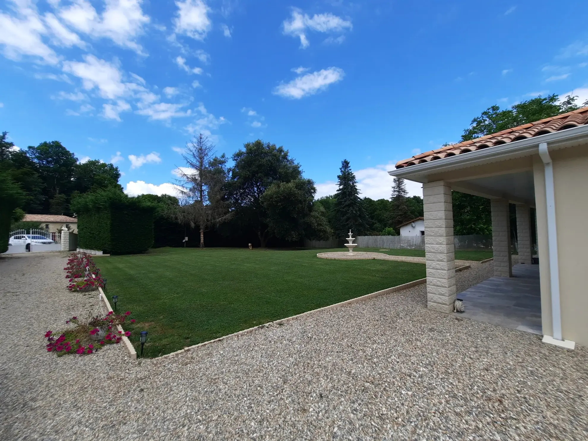 Maison moderne de 109 m² à Frontenac, proche Bordeaux, terrain clos 