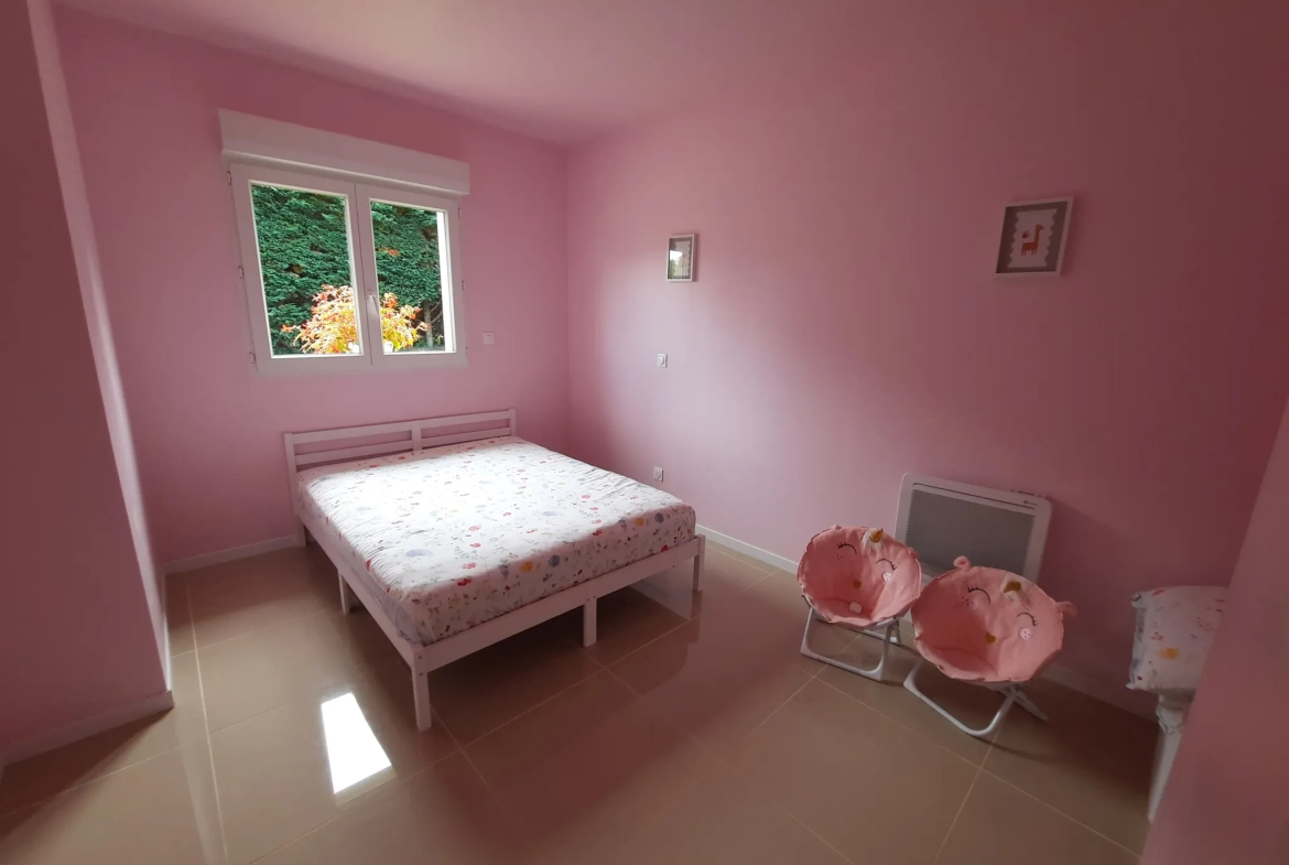 Maison moderne de 109 m² à Frontenac, proche Bordeaux, terrain clos 