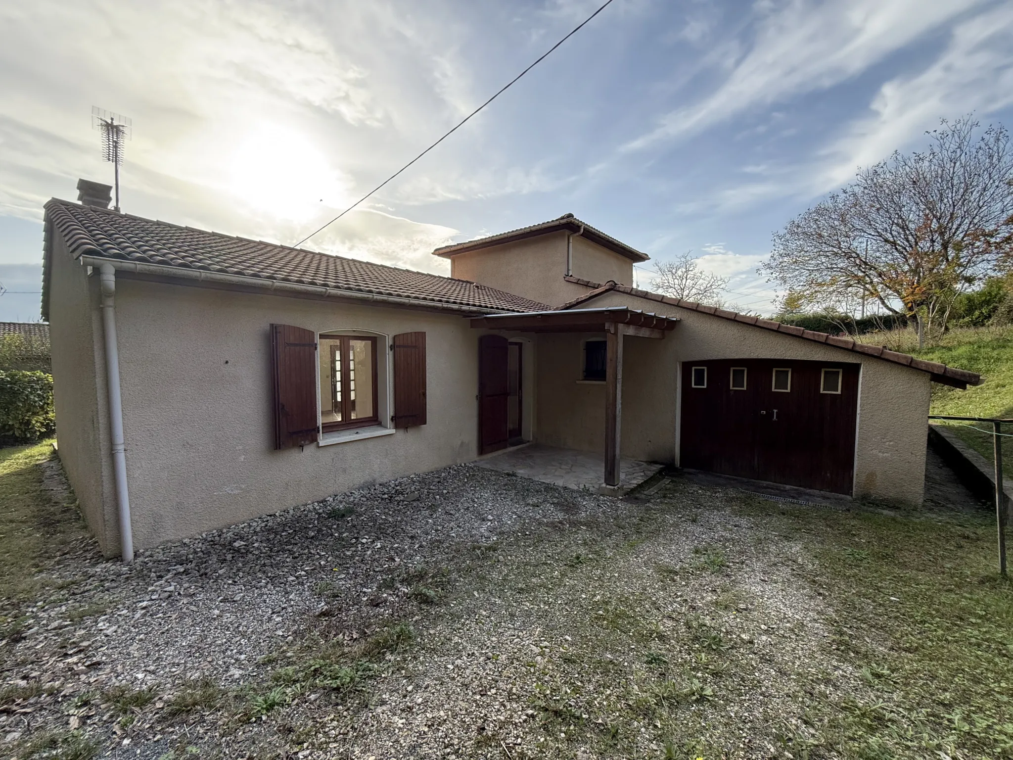 Maison familiale avec jardin et terrasses à Colayrac Saint-Cirq proche Agen 