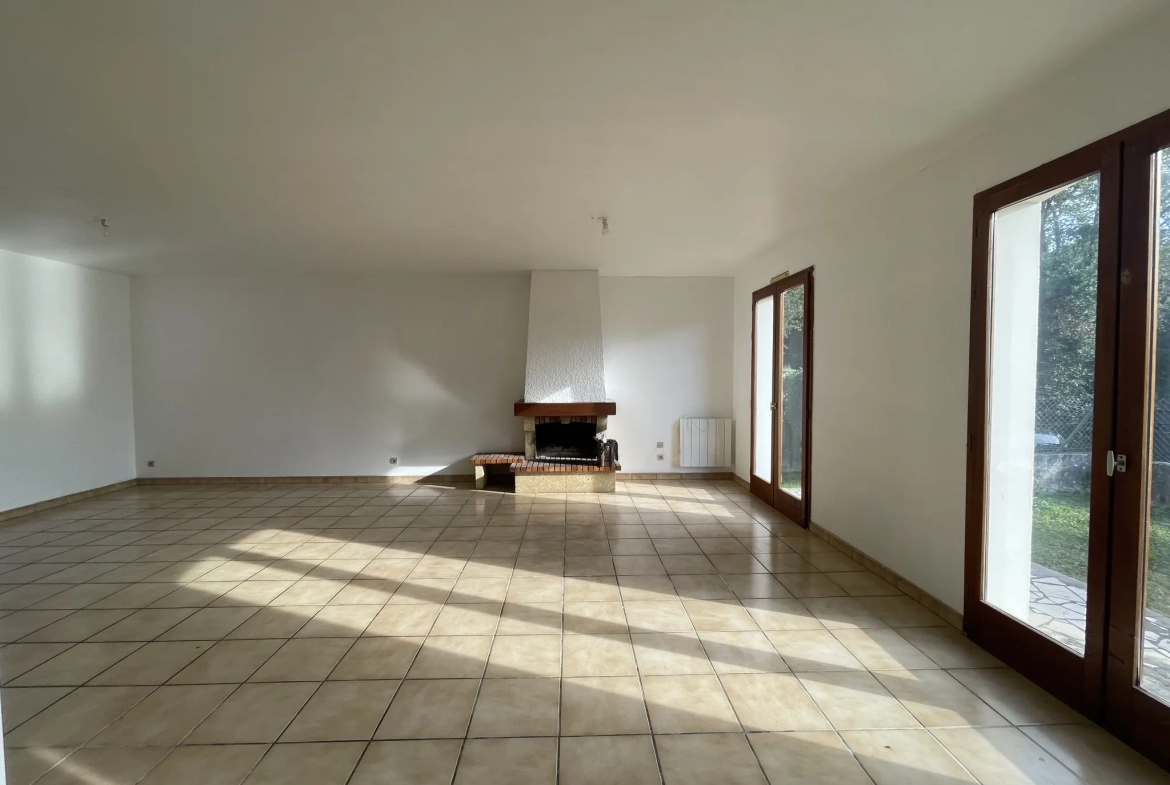 Maison familiale avec jardin et terrasses à Colayrac Saint-Cirq proche Agen 