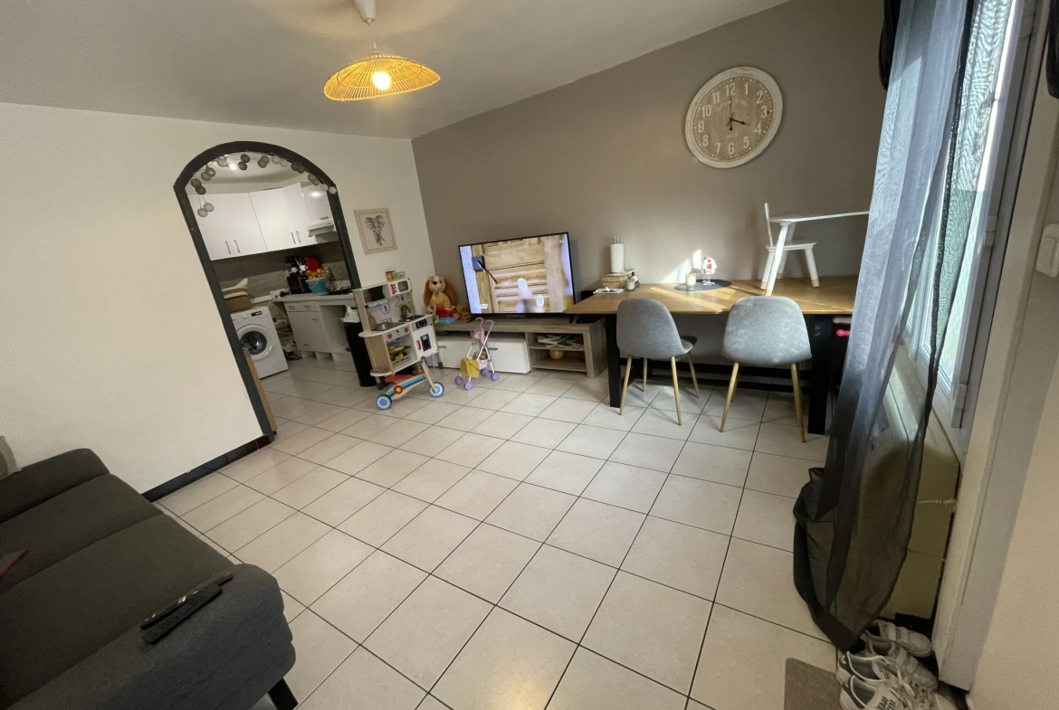 Maison de village T3 lumineuse à Aimargues avec parking facile 