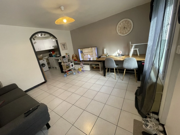 Maison de village T3 lumineuse à Aimargues avec parking facile