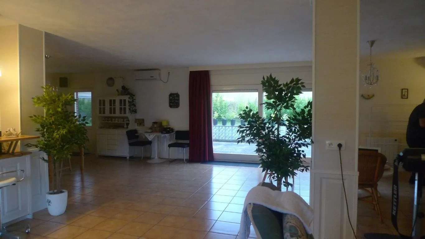 Villa spacieuse à finir avec vue sur la campagne à Puntous 
