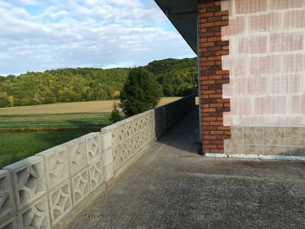 Villa spacieuse à finir avec vue sur la campagne à Puntous 